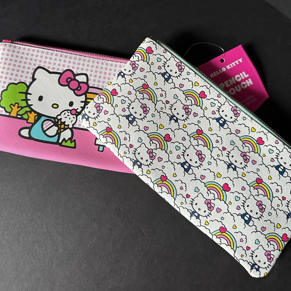 Set of two Hello Kitty pencil pouches with zipper closures🎀 - Picture 4 of 7